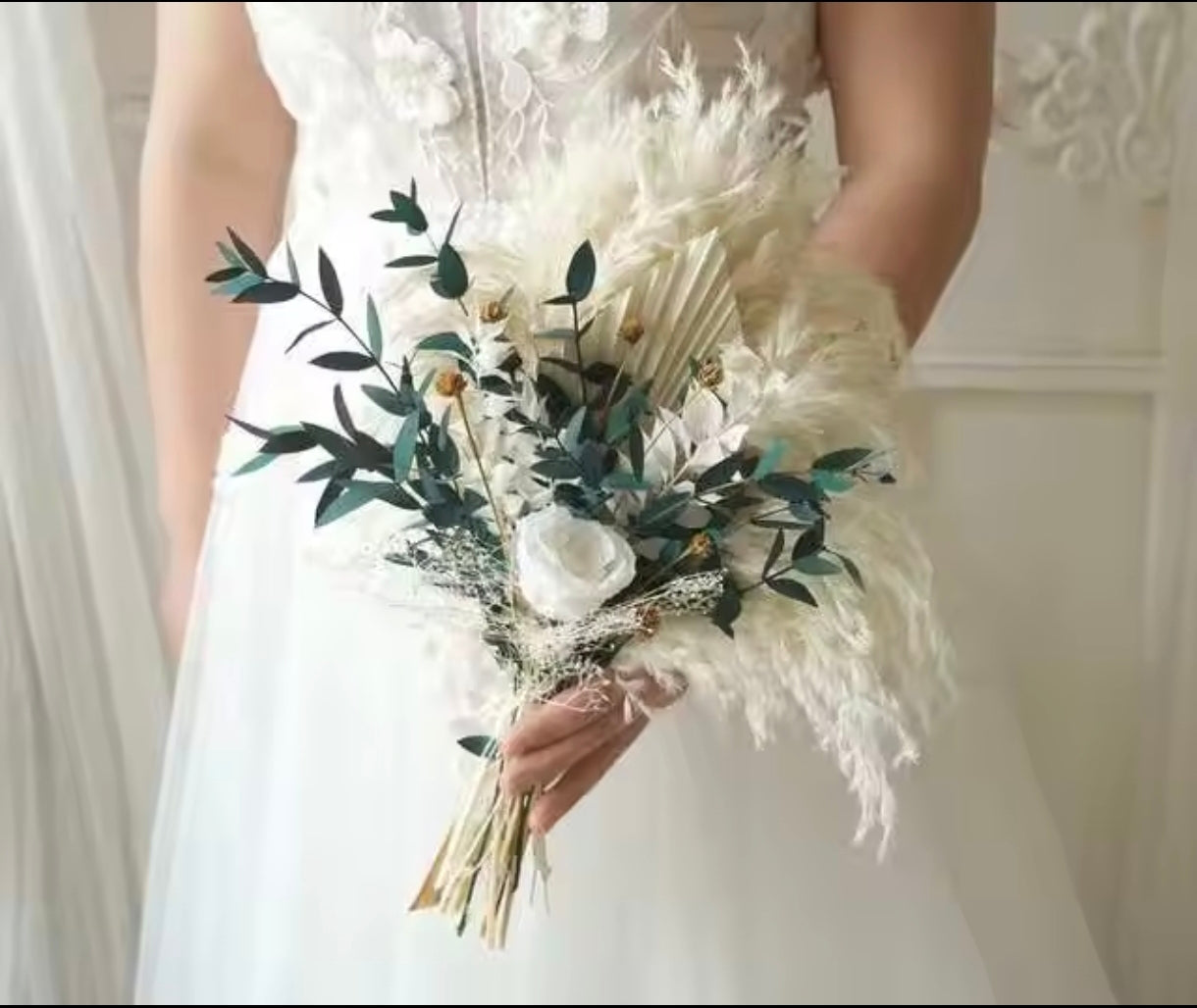 Timeless Romance: Dried Flower Bridal Bouquet with Pampas Grass