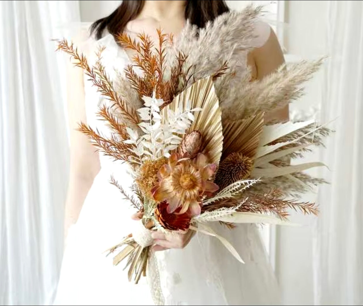 Timeless Romance: Dried Flower Bridal Bouquet with Pampas Grass