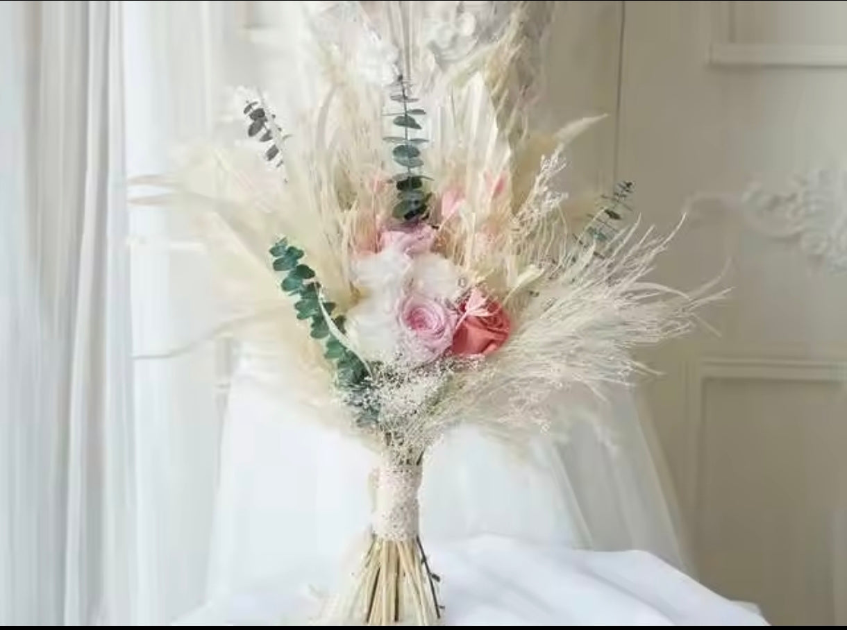 Timeless Romance: Dried Flower Bridal Bouquet with Pampas Grass